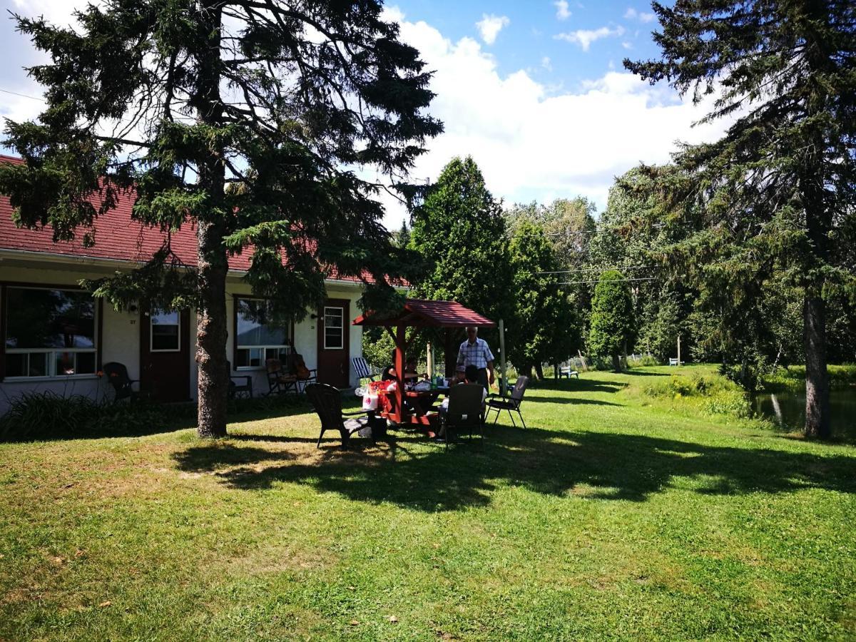 Auberge La Coudriere L'Isle-aux-Coudres Exterior photo