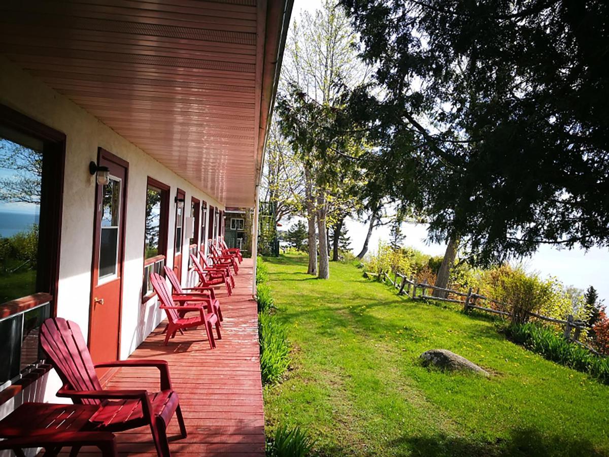 Auberge La Coudriere L'Isle-aux-Coudres Exterior photo