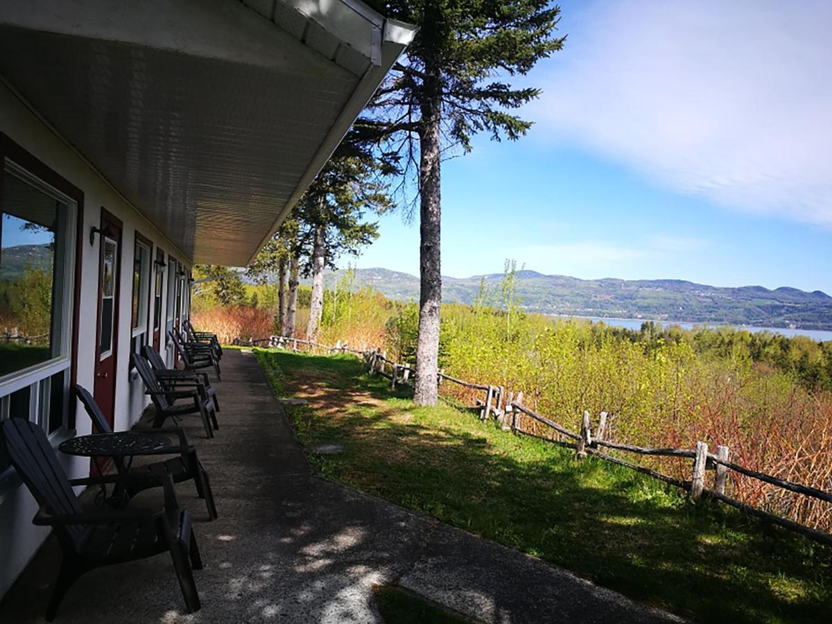 Auberge La Coudriere L'Isle-aux-Coudres Exterior photo