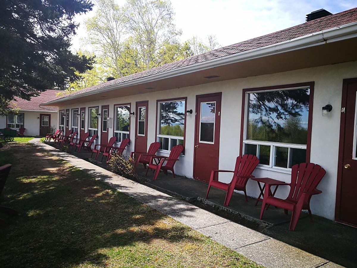 Auberge La Coudriere L'Isle-aux-Coudres Exterior photo