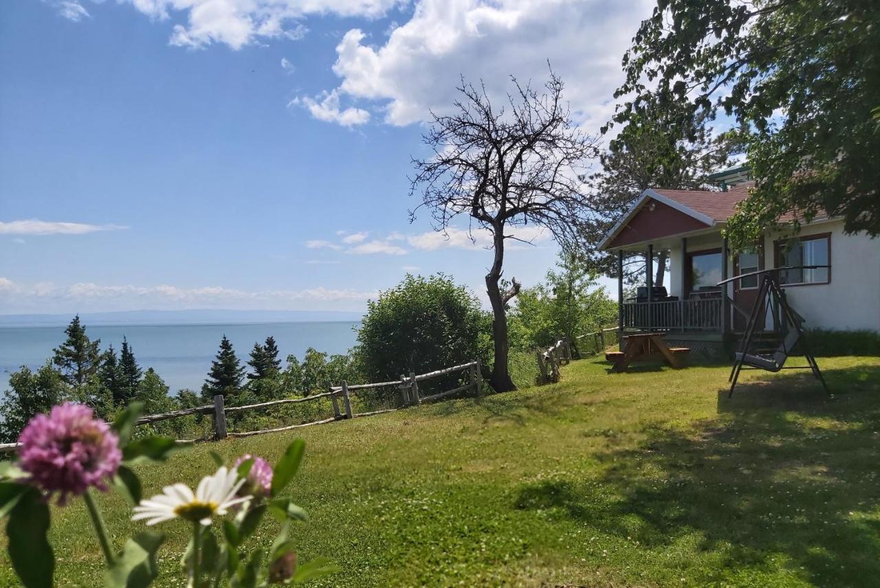 Auberge La Coudriere L'Isle-aux-Coudres Exterior photo