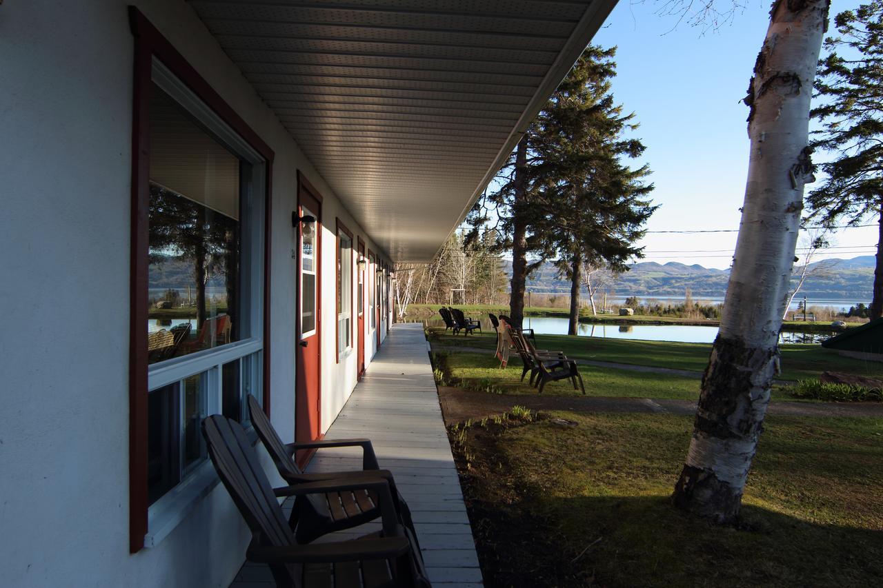 Auberge La Coudriere L'Isle-aux-Coudres Exterior photo