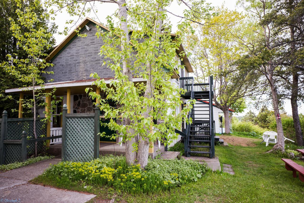 Auberge La Coudriere L'Isle-aux-Coudres Exterior photo