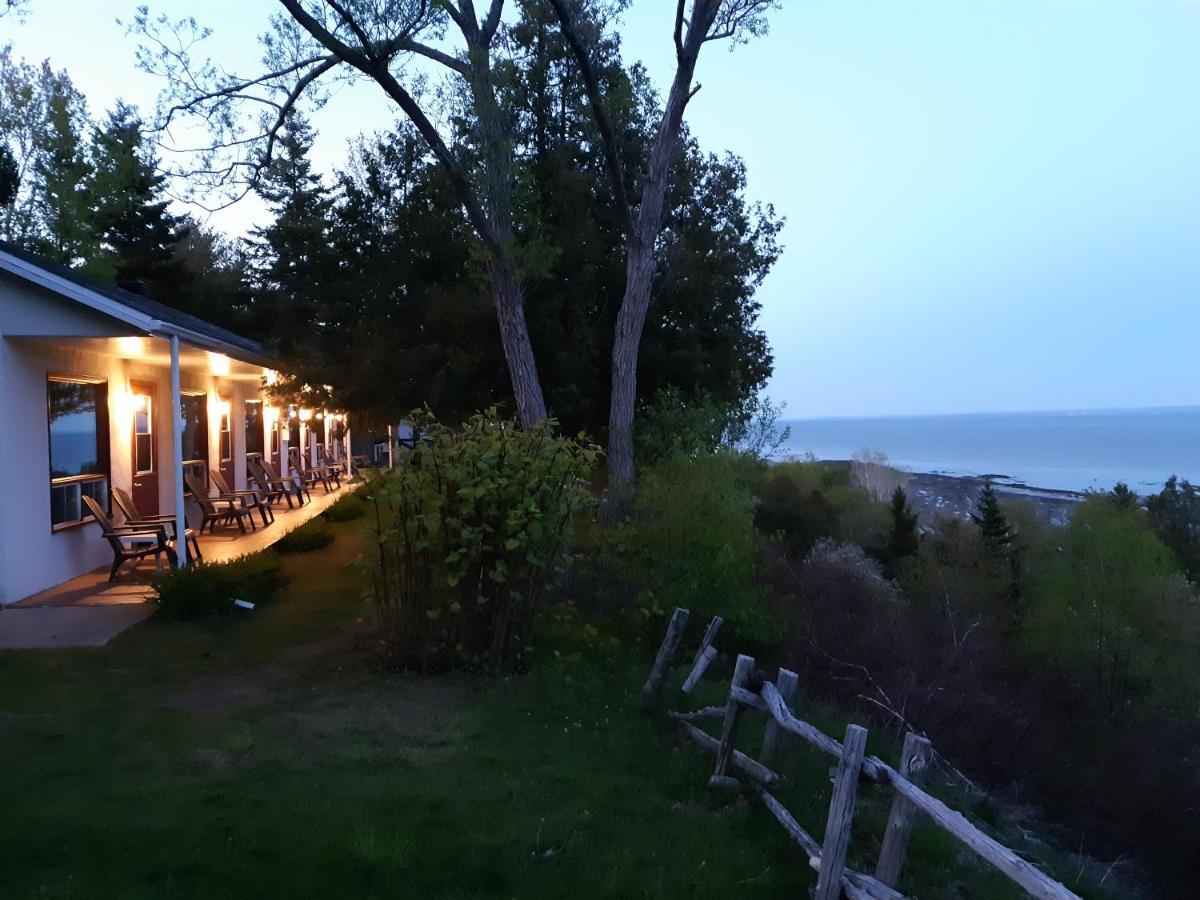 Auberge La Coudriere L'Isle-aux-Coudres Exterior photo